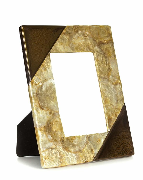 Comment choisir des bijoux en nacre pour compléter une tenue de soirée?